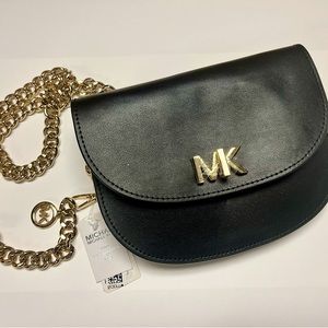 Michael Kors turnkock chain Fanny pack